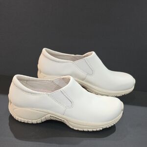 Merrell Women's Nursing White Slip-On Shoes Size 7.5 Nwt